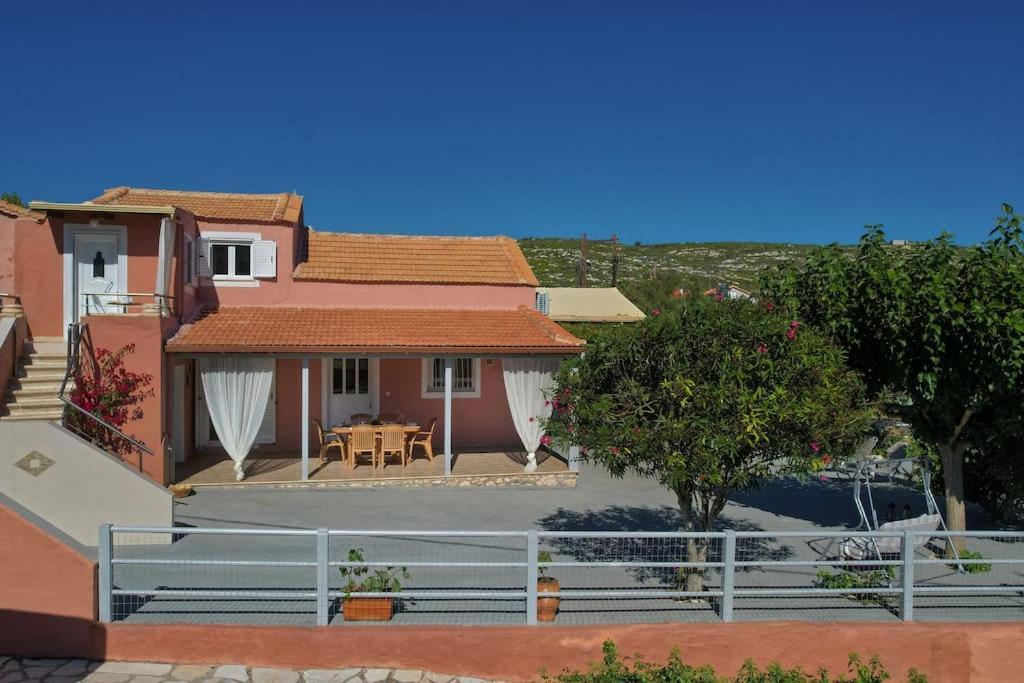 Apartament Alice Happy Place 2 , Only 5 Minutes From The Shipwreck!!! Anafonítria